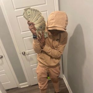 Meet your Posher, Devonte